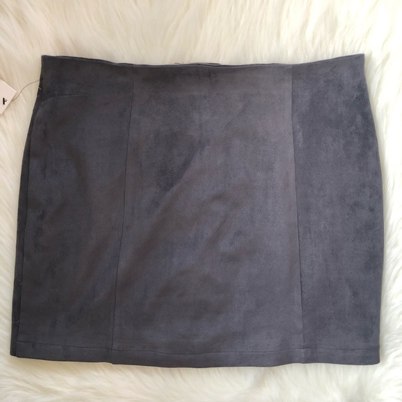 Bishop + Young Button Front Faux Suede Mini Skirt - Picture 4 of 4